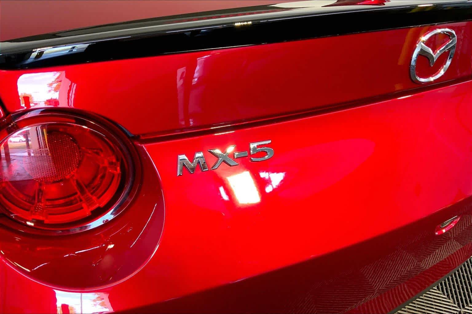 Used 2023 MAZDA MX-5 Miata Grand Touring RWD image 10