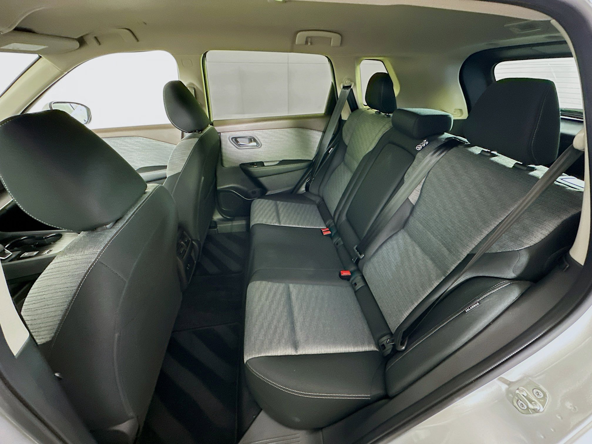 Used 2023 Nissan Rogue SV image 26