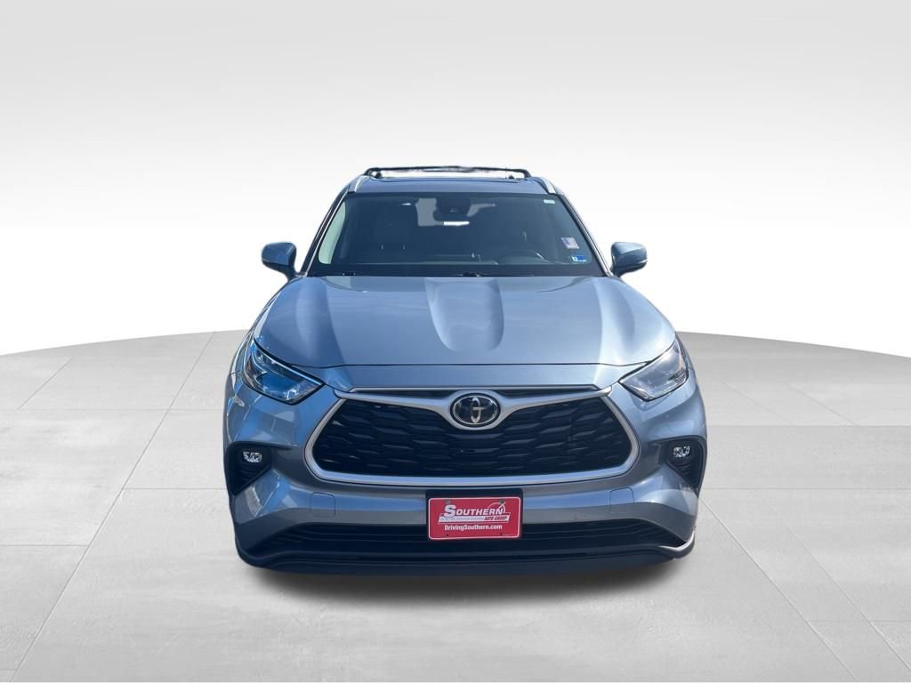 Used 2022 Toyota Highlander XLE image 19