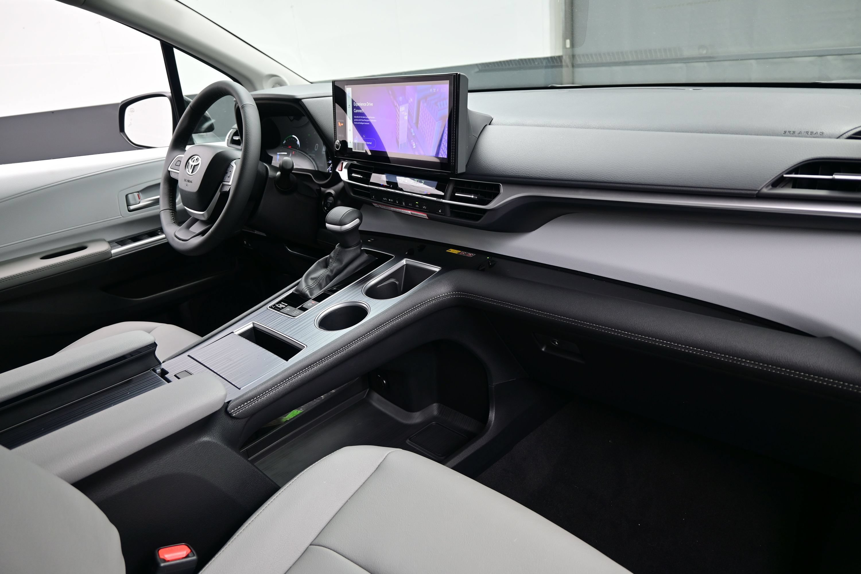 Used 2026 Toyota Sienna XLE FWD image 15
