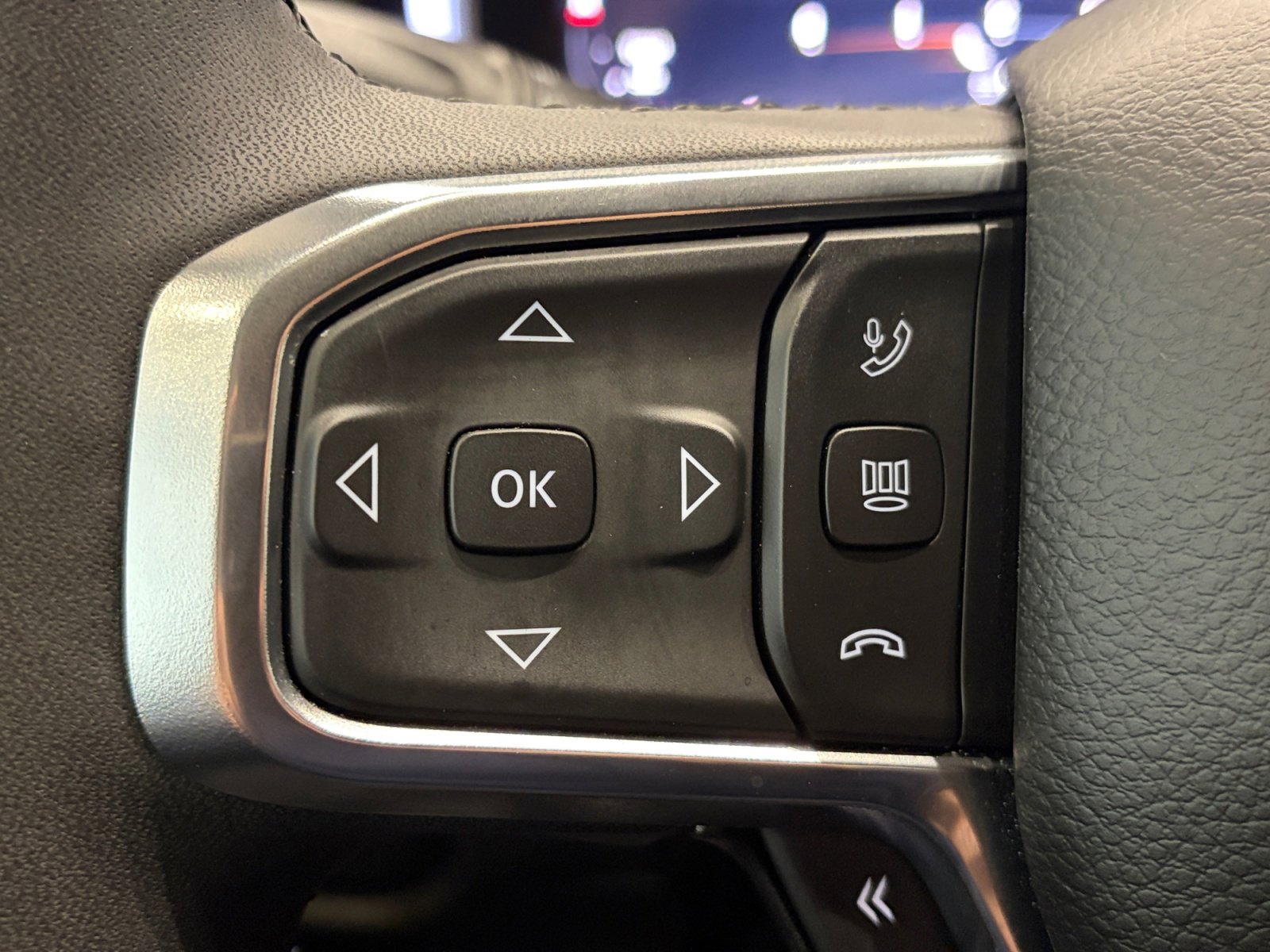 Used 2025 RAM 1500 Laramie w/ Night Edition AWD/4WD image 32