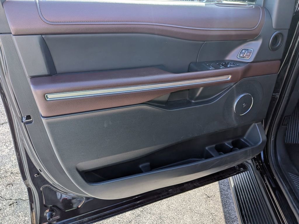 Used 2024 Ford Expedition Limited image 9
