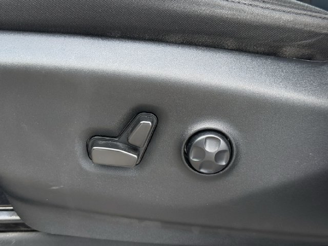 Used 2022 Chrysler Voyager LX FWD image 25