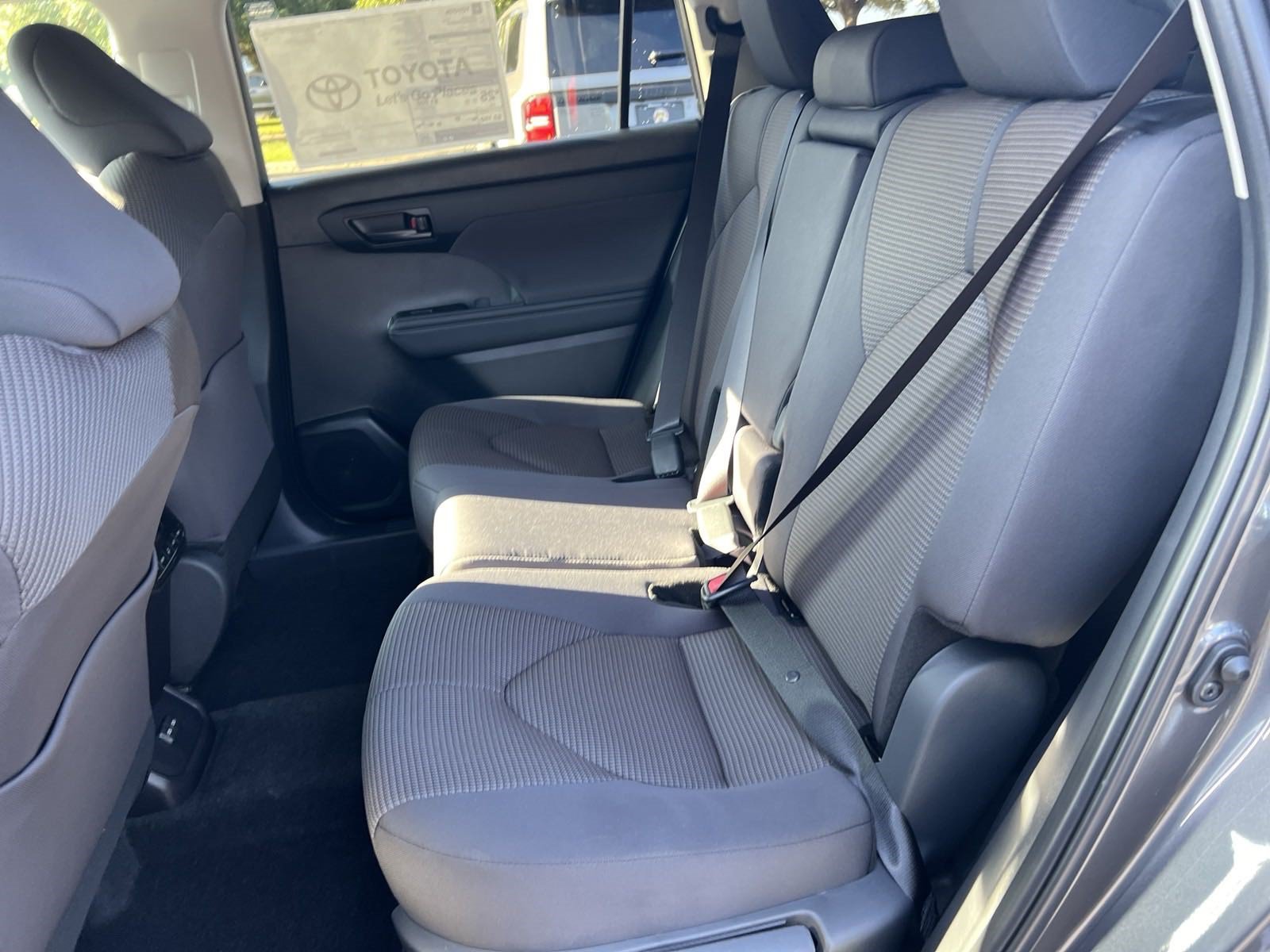 New 2024 Toyota Highlander LE FWD image 25