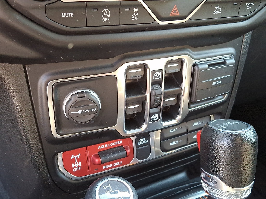 Used 2022 Jeep Gladiator Mojave w/ Cold Weather Group AWD/4WD image 17
