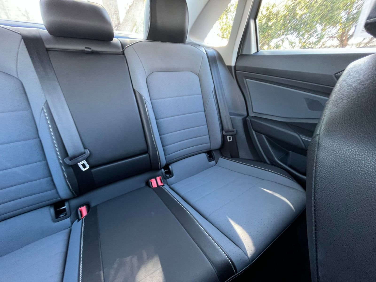 Used 2025 Volkswagen Jetta SE image 38