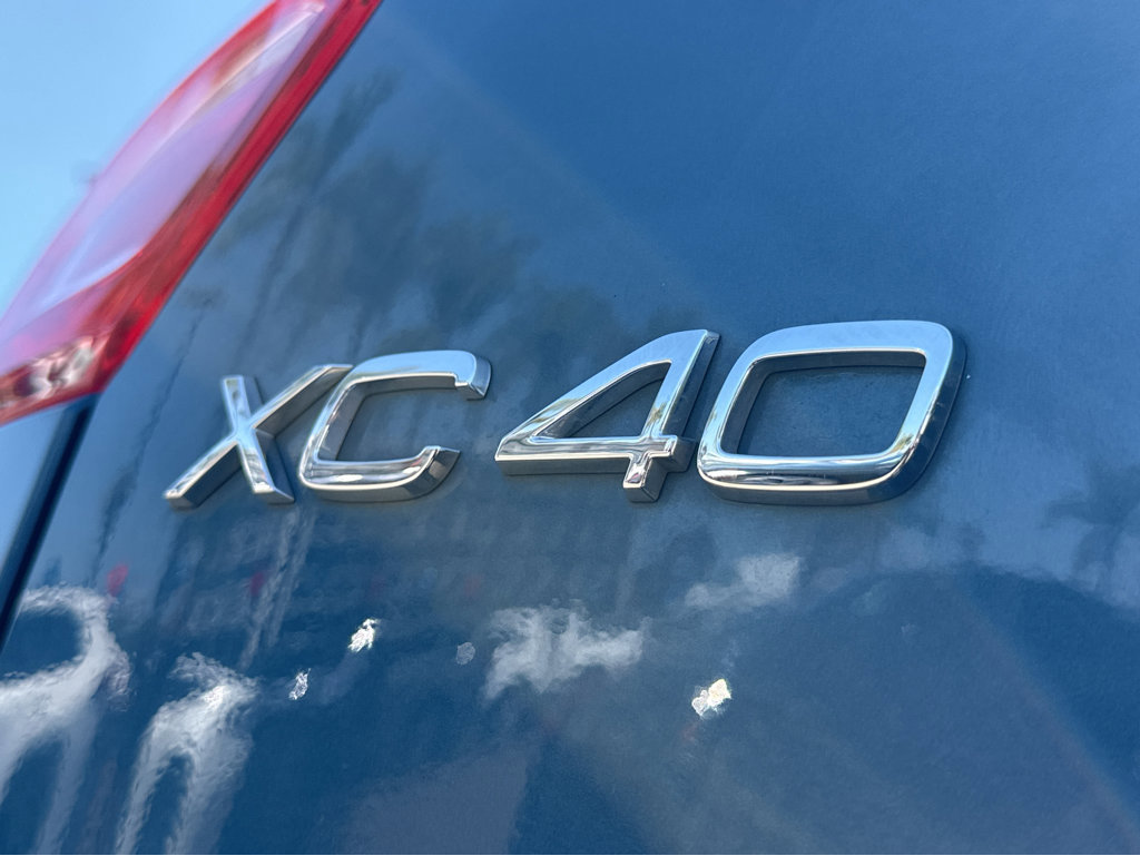 Used 2023 Volvo XC40 Recharge Plus image 38