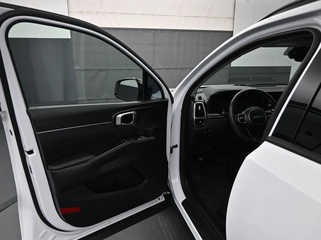 Used 2023 Kia Sorento S w/ Panoramic Sunroof Package image 9
