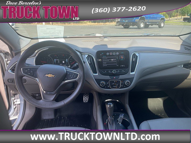 Used 2017 Chevrolet Malibu LT w/ Leather Package FWD image 15