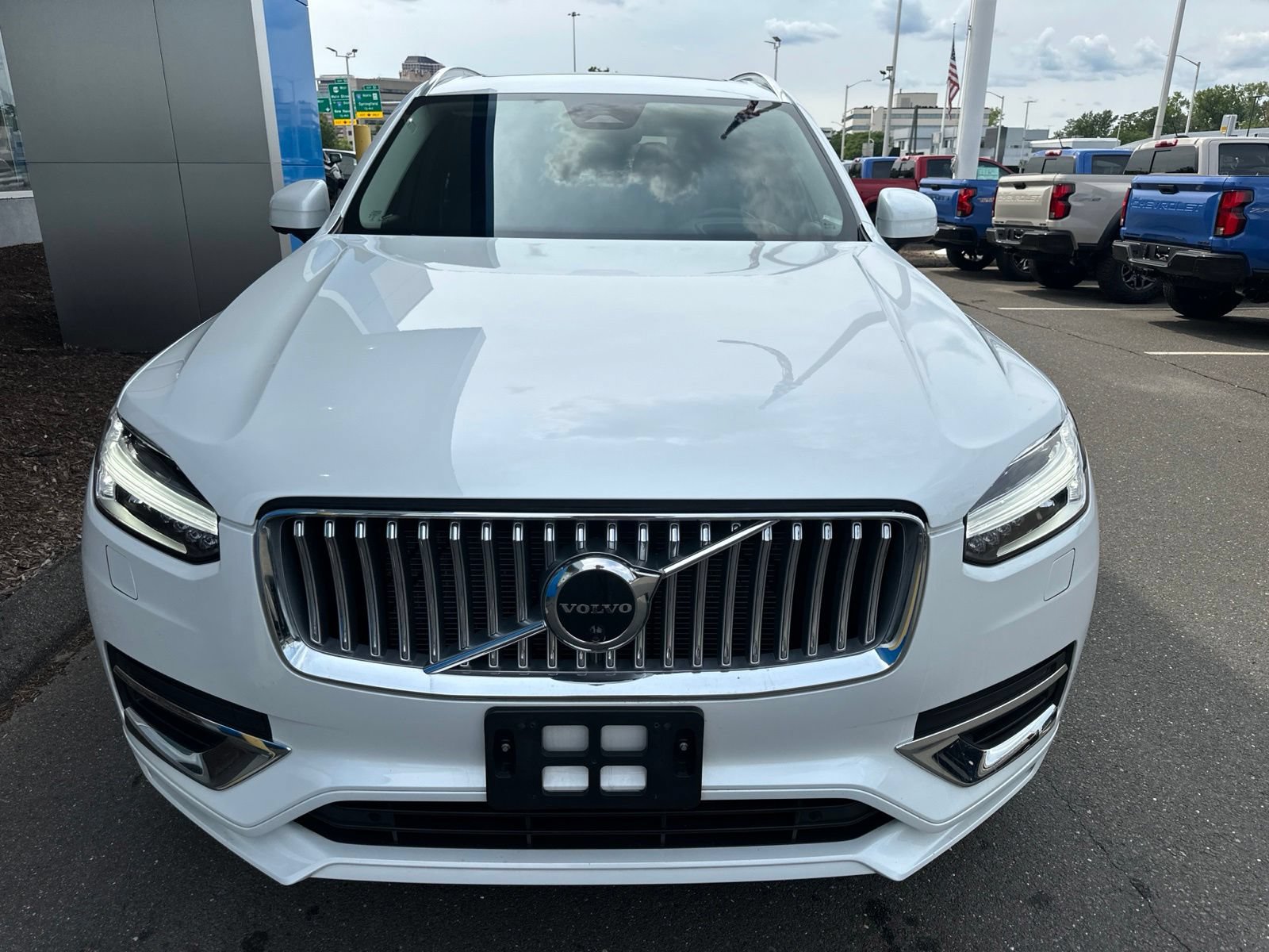 Used 2023 Volvo XC90 B5 Plus w/ Protection Package Premier AWD/4WD image 2
