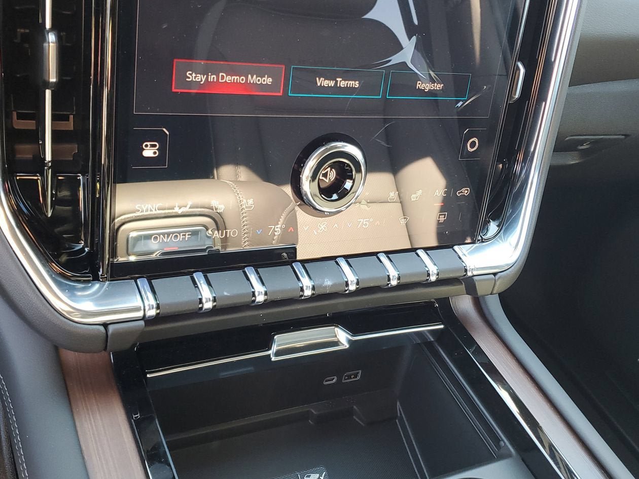 New 2026 GMC Yukon XL Denali w/ Sun & Power Step Package AWD/4WD image 23