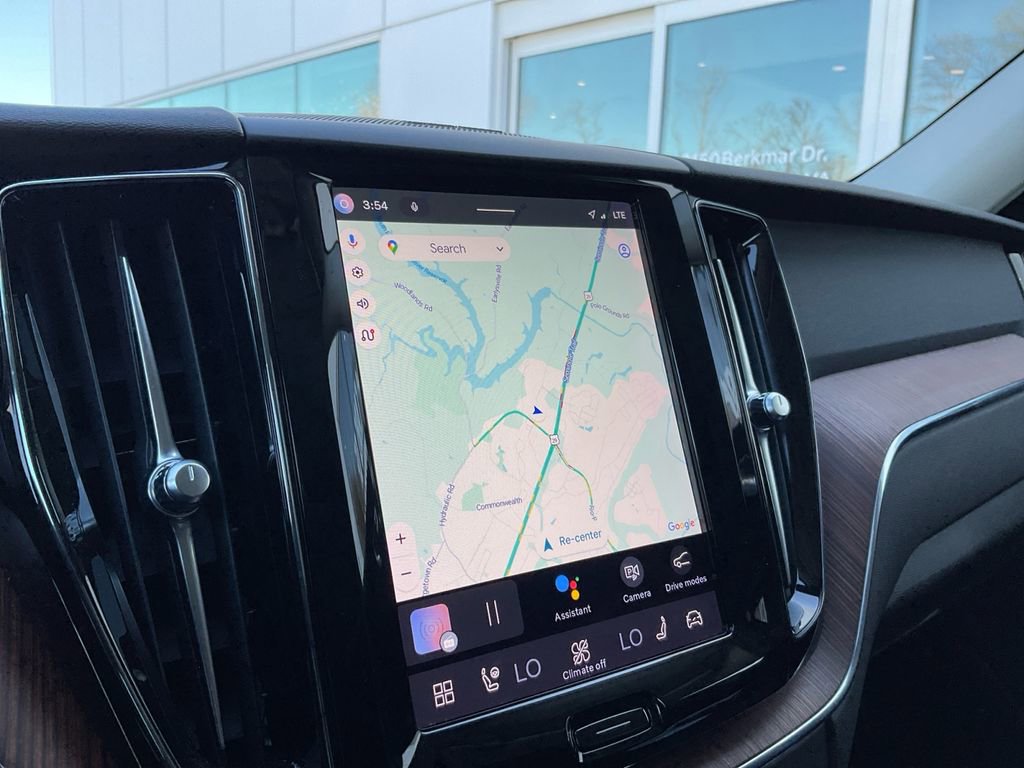 Certified 2023 Volvo XC60 B5 Plus w/ Protection Package Premier image 16