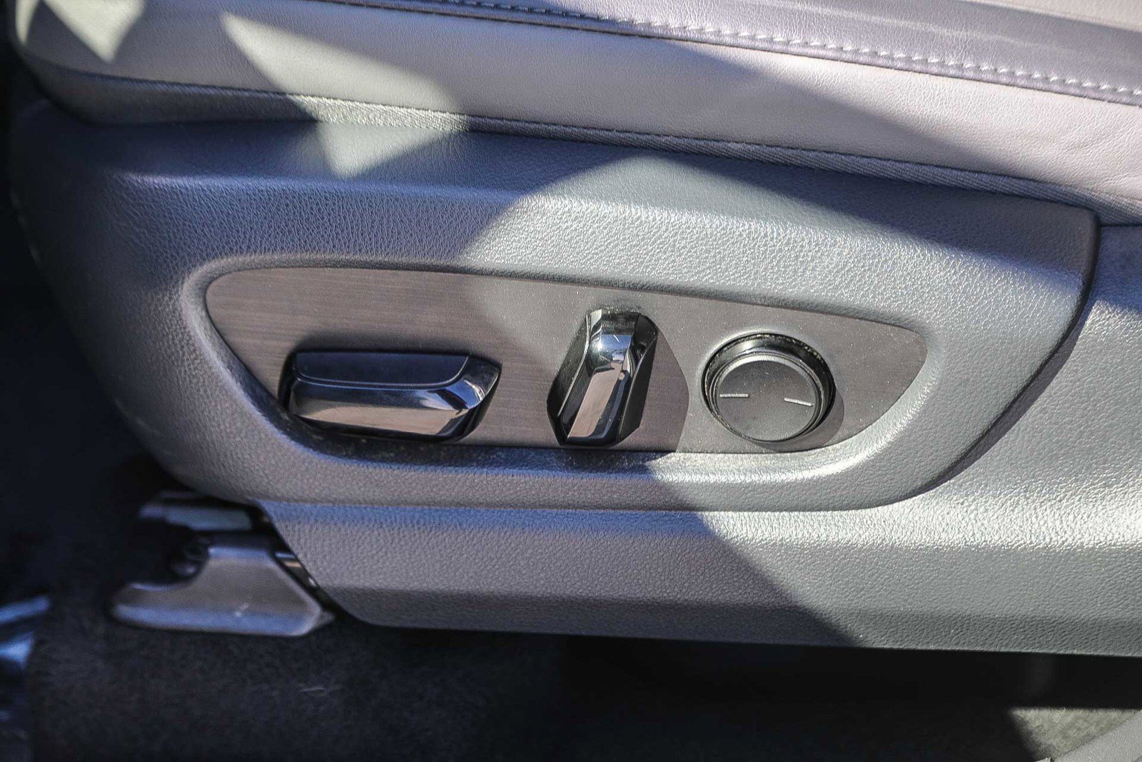 Used 2025 Lexus RZ 300e w/ Accessory Package (2T) image 19