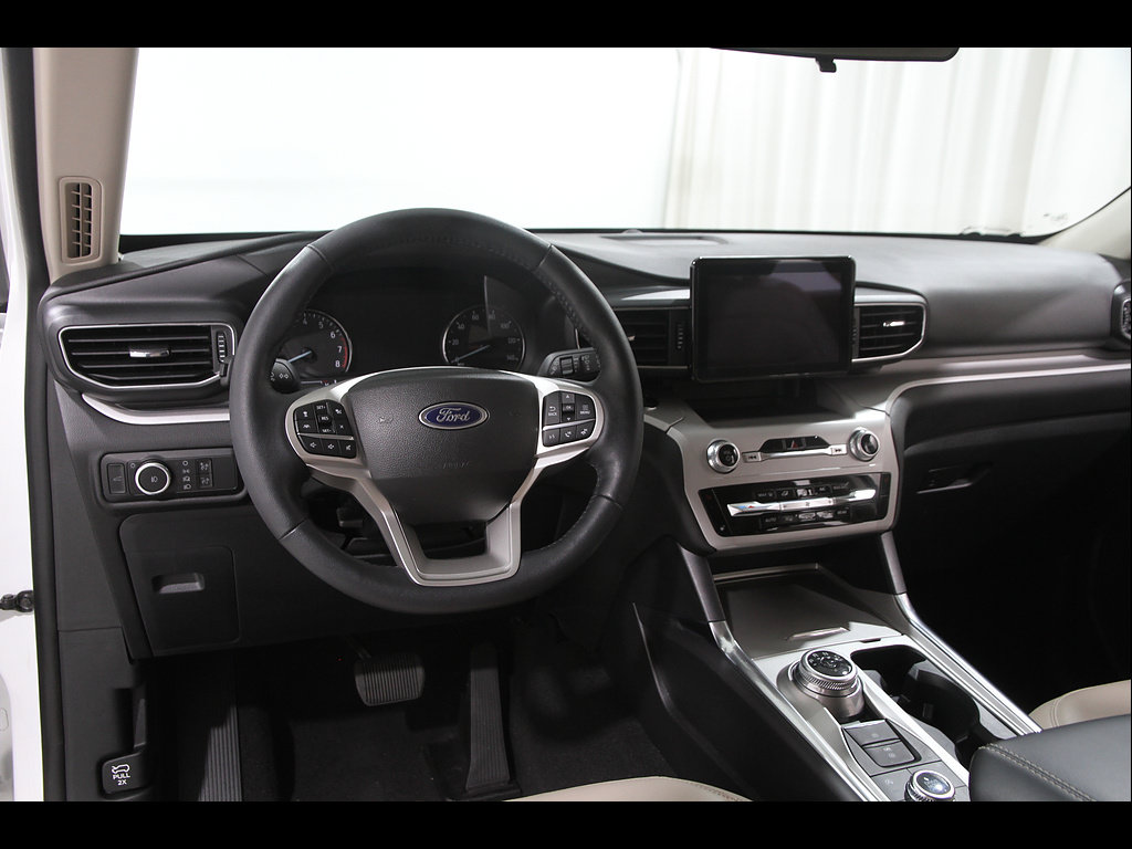 Used 2023 Ford Explorer XLT w/ Equipment Group 202A AWD/4WD image 7