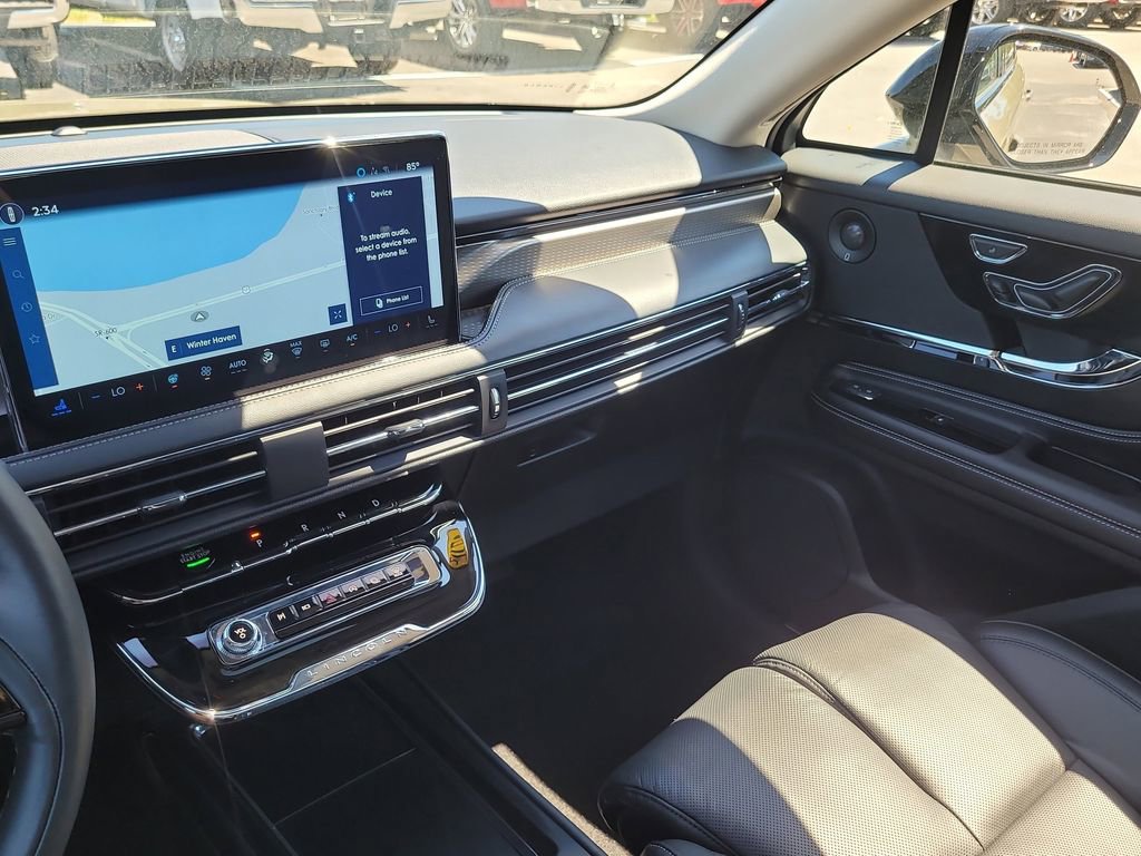 Used 2025 Lincoln Corsair Reserve w/ Equipment Group 202A image 19