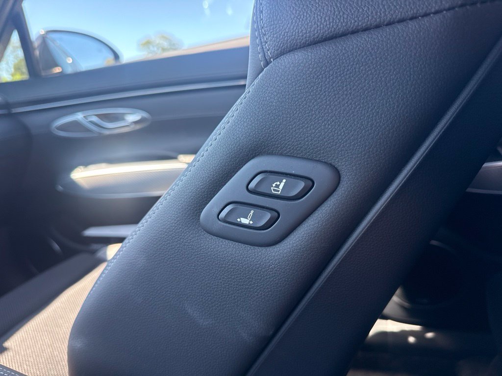 Used 2023 Genesis GV70 2.5T w/ Sport Prestige Package AWD/4WD image 21