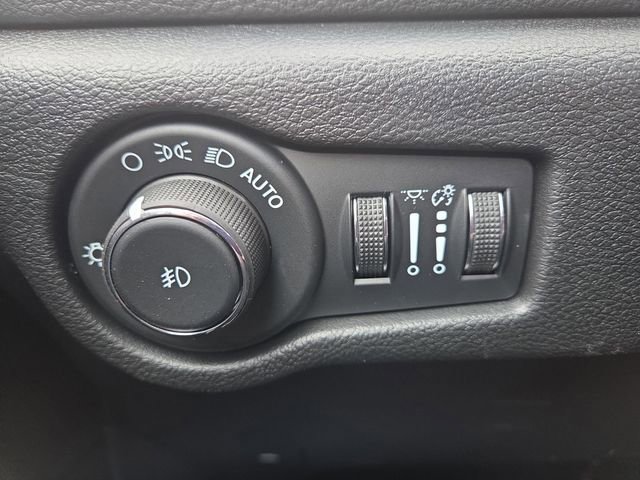 New 2026 Chrysler Pacifica Limited w/ Trailer Tow Group image 26