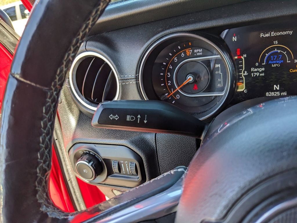 Used 2019 Jeep Wrangler Unlimited Sahara w/ Dual Top Group AWD/4WD image 29