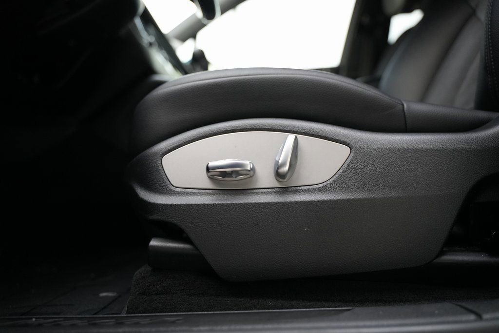 Used 2017 Porsche Macan w/ Driver Memory Package image 27