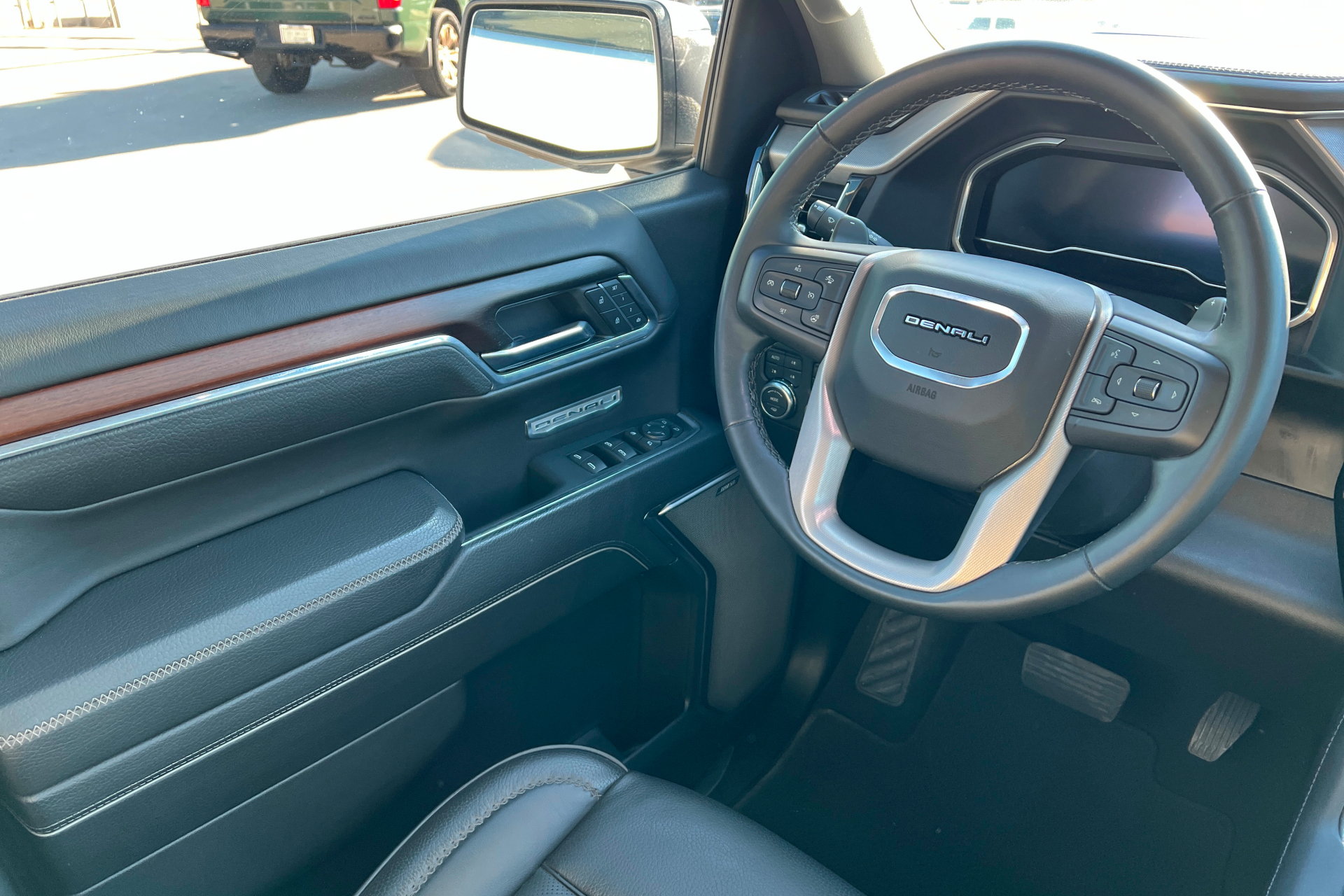 Used 2024 GMC Sierra 1500 Denali AWD/4WD image 12