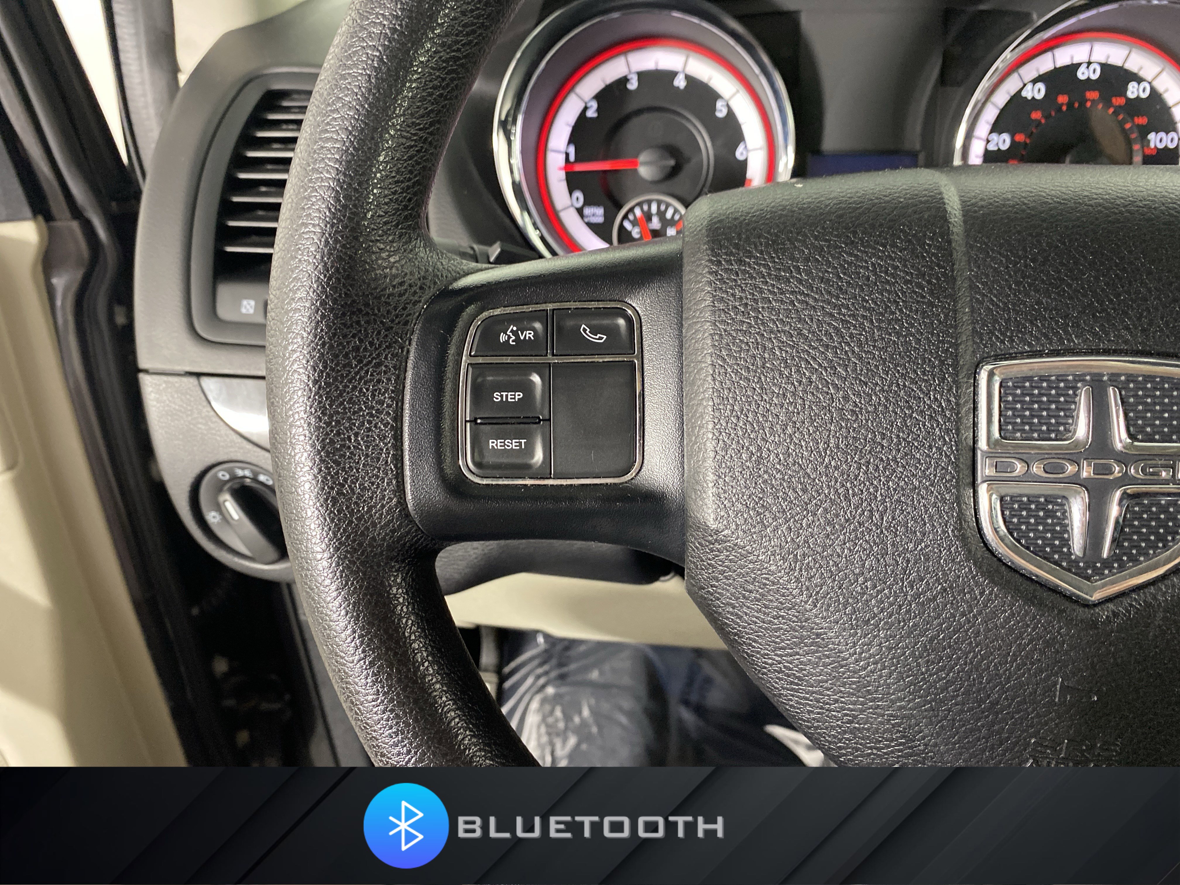 Used 2018 Dodge Grand Caravan SE w/ UConnect Hands-Free Group FWD image 19