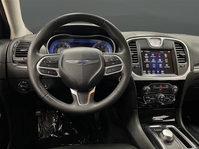Used 2023 Chrysler 300 Touring w/ Sport Appearance Package image 5