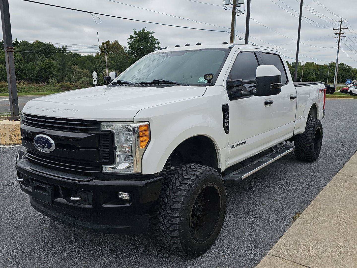 Used 2017 Ford F250 XLT w/ XLT Premium Package AWD/4WD image 3