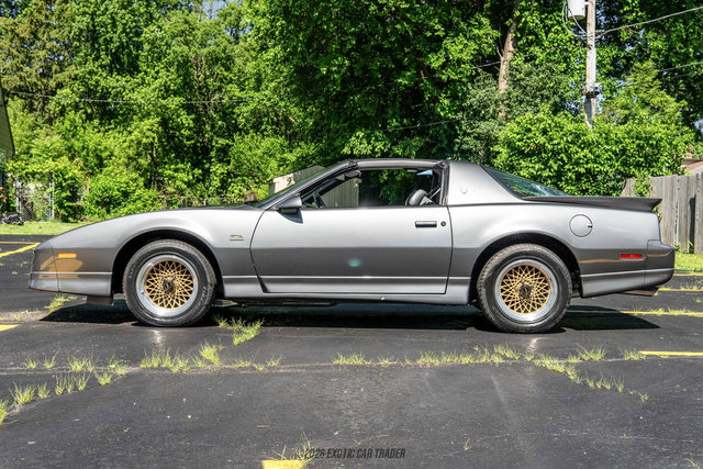 Used 1989 Pontiac Firebird Trans Am RWD image 3