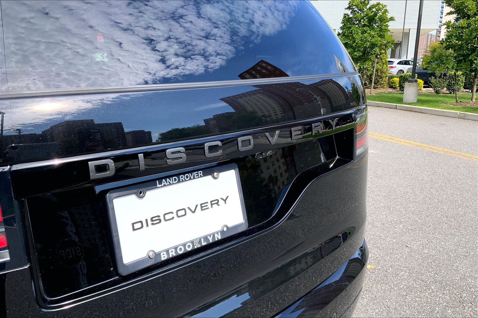 Certified 2025 Land Rover Discovery Dynamic SE AWD/4WD image 9