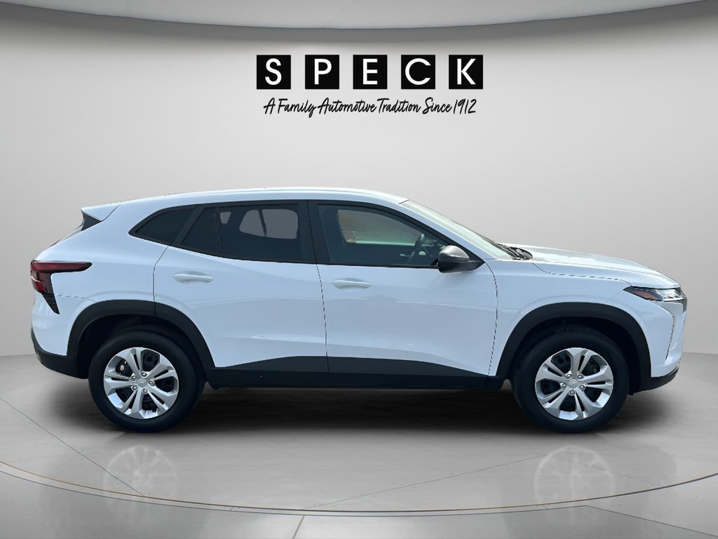 Used 2025 Chevrolet Trax LS FWD image 6