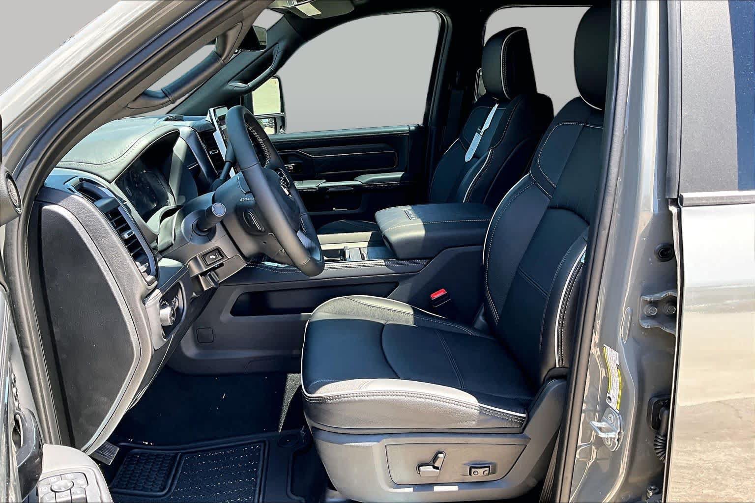 New 2026 RAM 3500 Limited AWD/4WD image 10