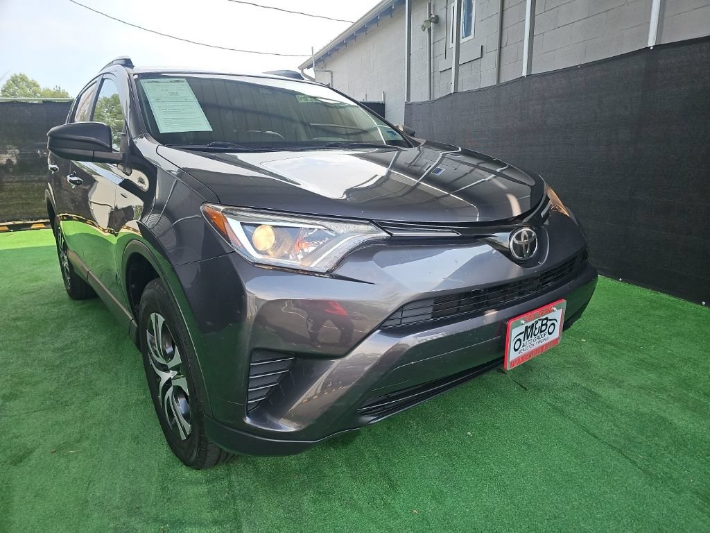 Used 2017 Toyota RAV4 LE FWD image 1