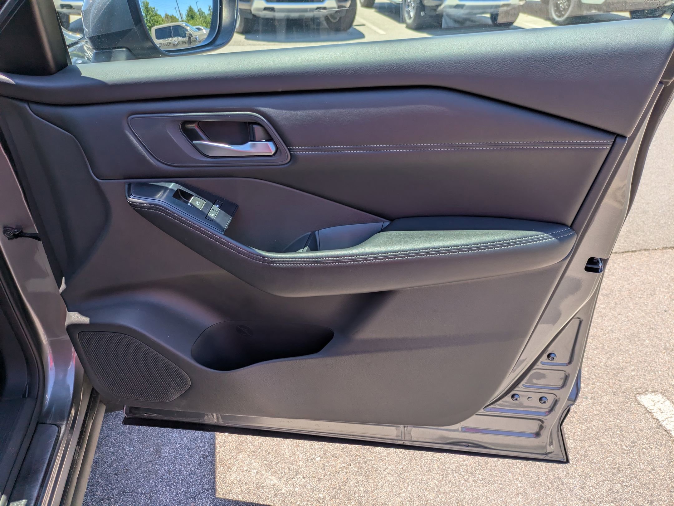 Used 2024 Nissan Rogue SL FWD image 39