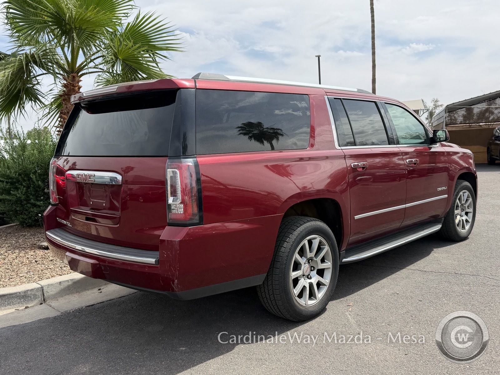 Used 2020 GMC Yukon XL Denali image 3