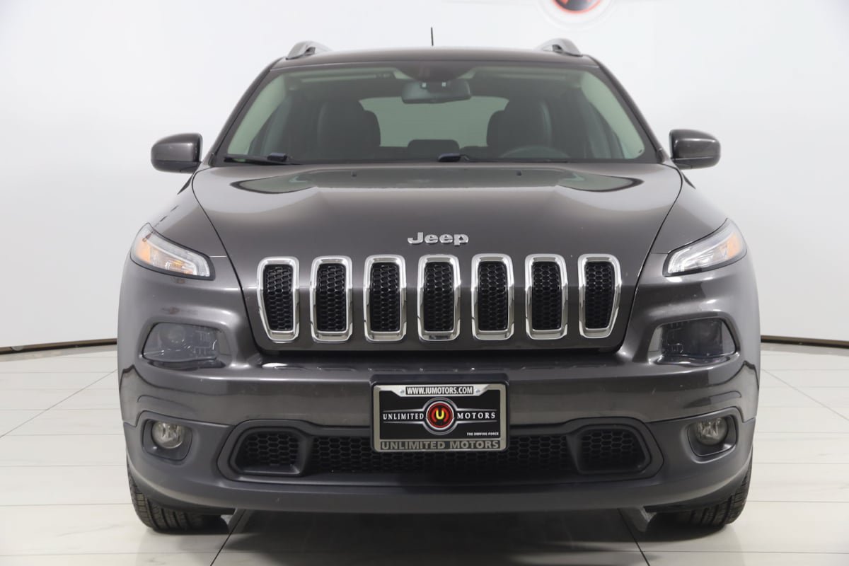 Used 2018 Jeep Cherokee Latitude Plus w/ Cold Weather Group FWD image 47