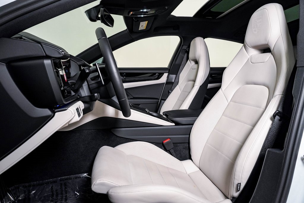 Certified 2025 Porsche Panamera 4 image 5