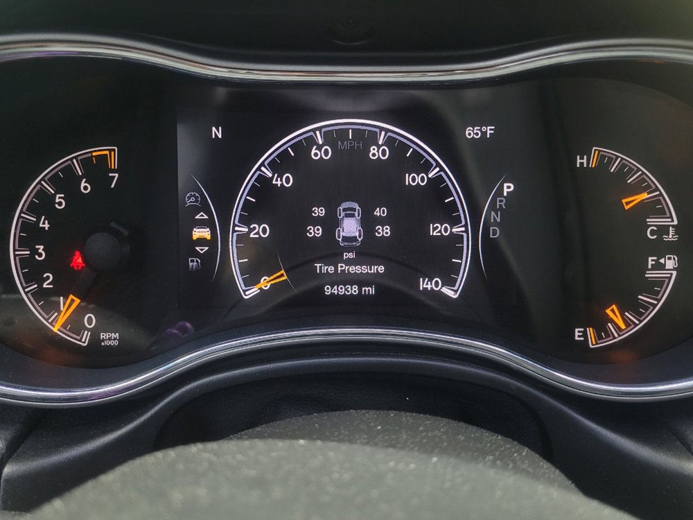 Used 2019 Jeep Grand Cherokee Laredo w/ Laredo X Package image 23