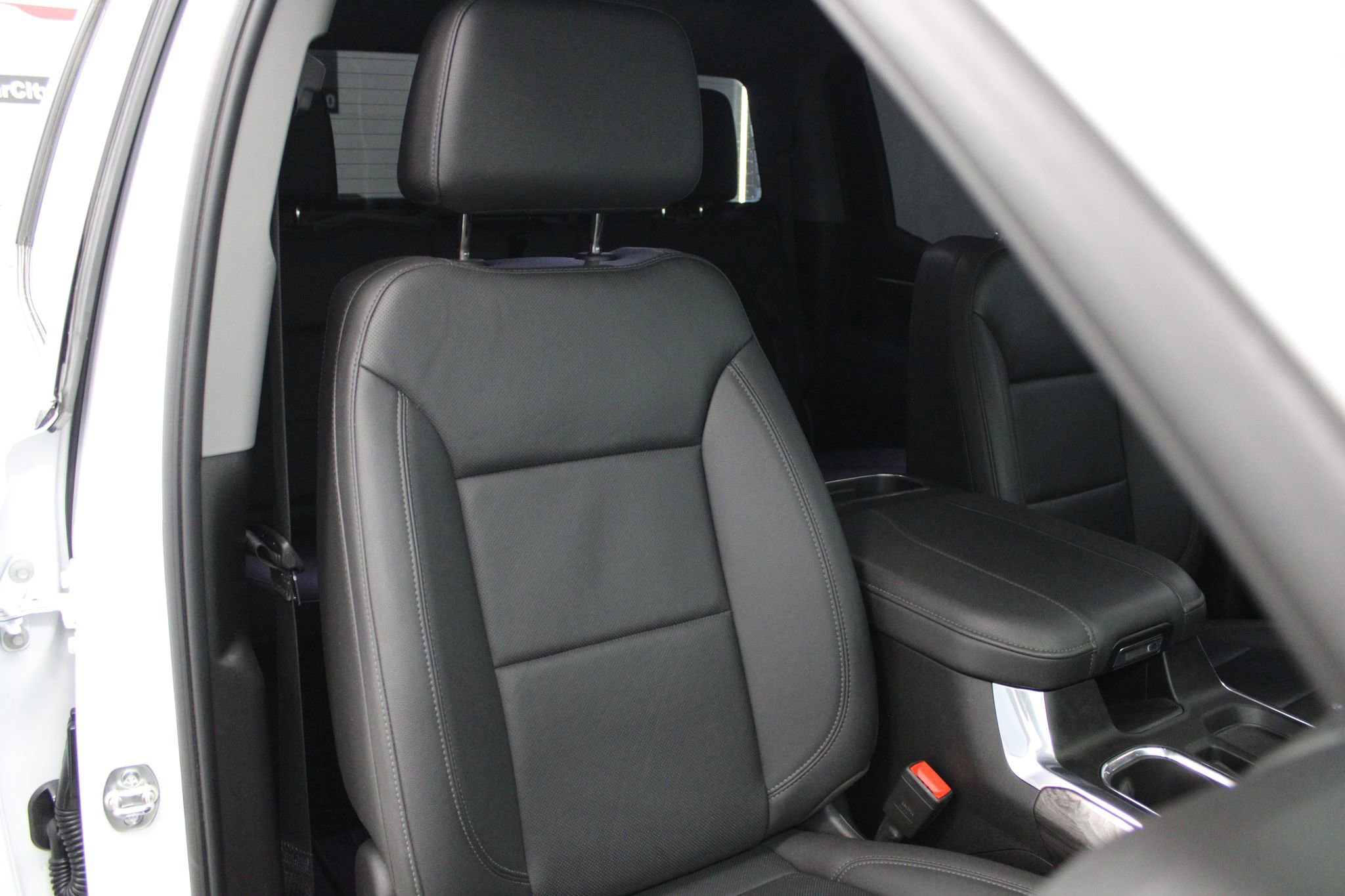 Used 2025 Chevrolet Silverado 1500 LTZ image 32