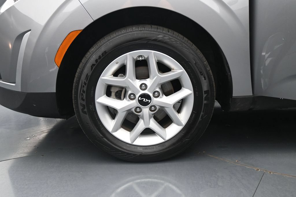 Used 2025 Kia Soul LX w/ LX Technology Package FWD image 25