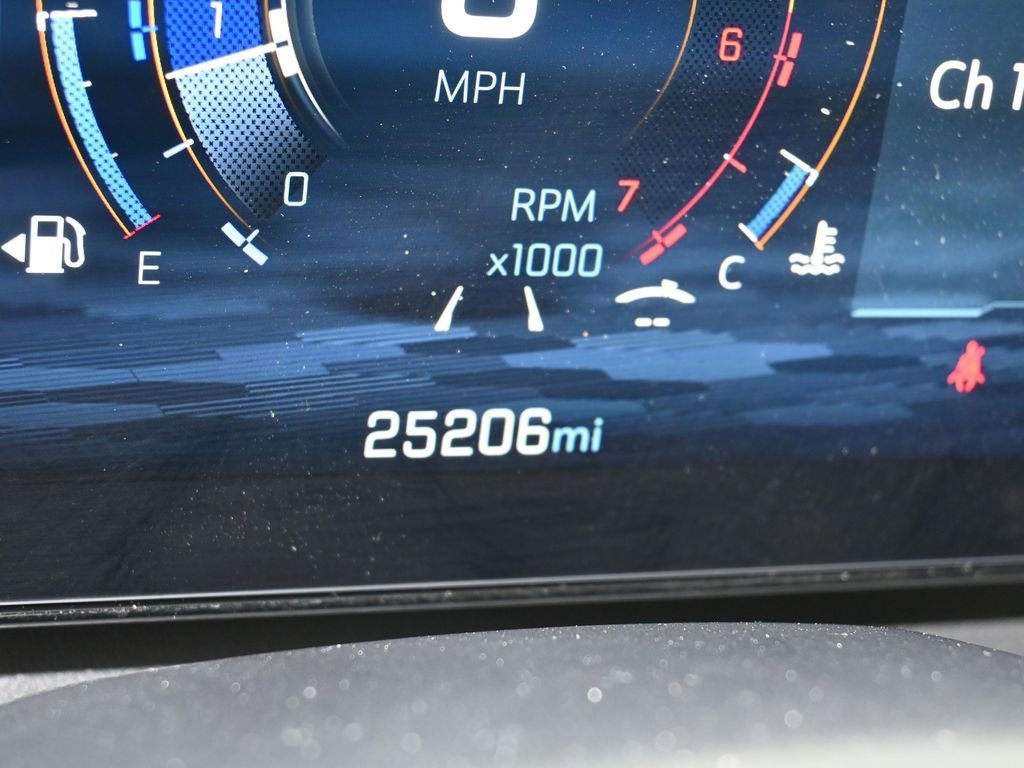 Used 2025 Chevrolet Traverse LT image 31