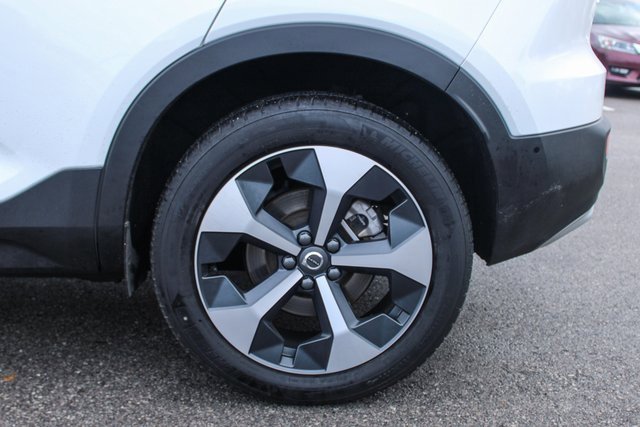 Used 2025 Volvo XC40 B5 Plus image 39