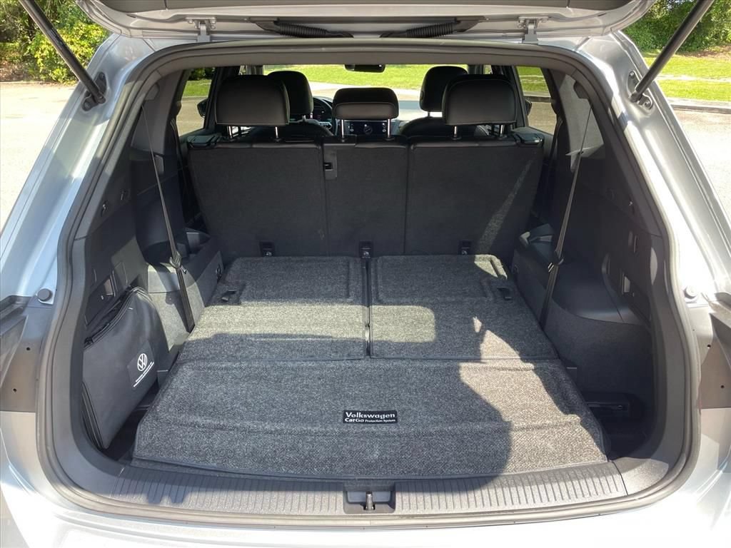 Used 2023 Volkswagen Tiguan SE R-Line FWD image 12