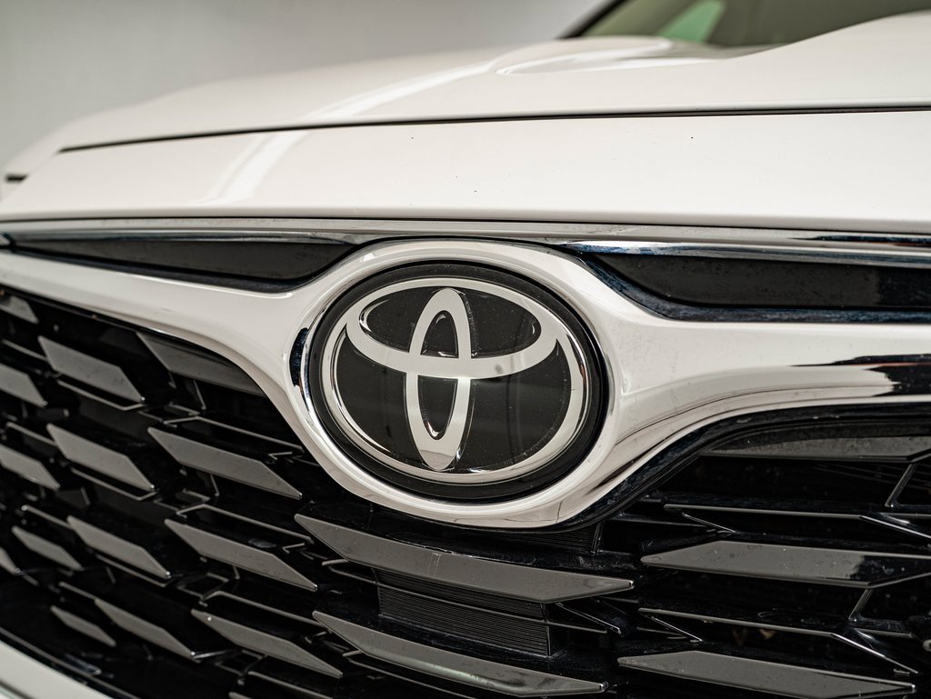 Used 2021 Toyota Highlander Limited image 3