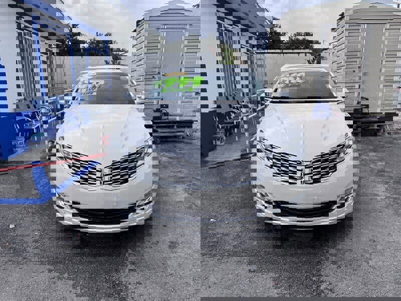 Used 2013 Lincoln MKZ image 3