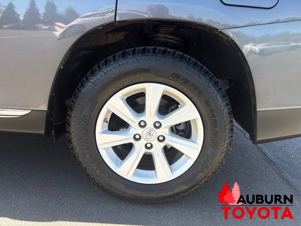 Used 2013 Toyota Highlander SE FWD image 23