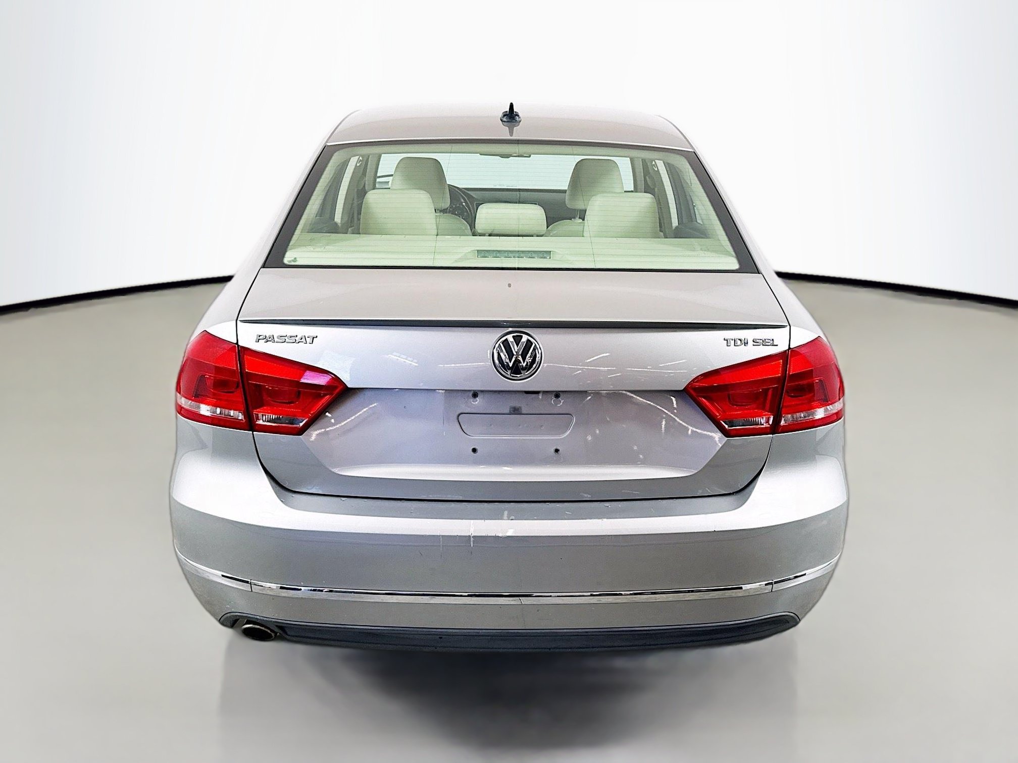 Used 2014 Volkswagen Passat TDI SEL Premium FWD image 6