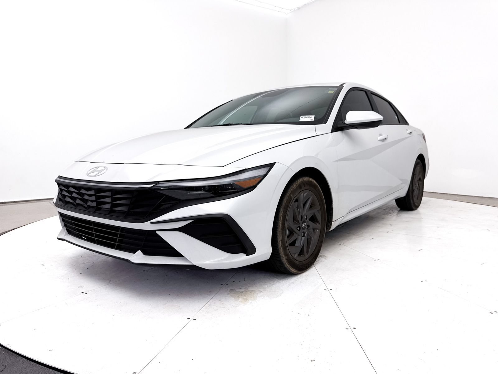 Used 2024 Hyundai Elantra SEL FWD image 14