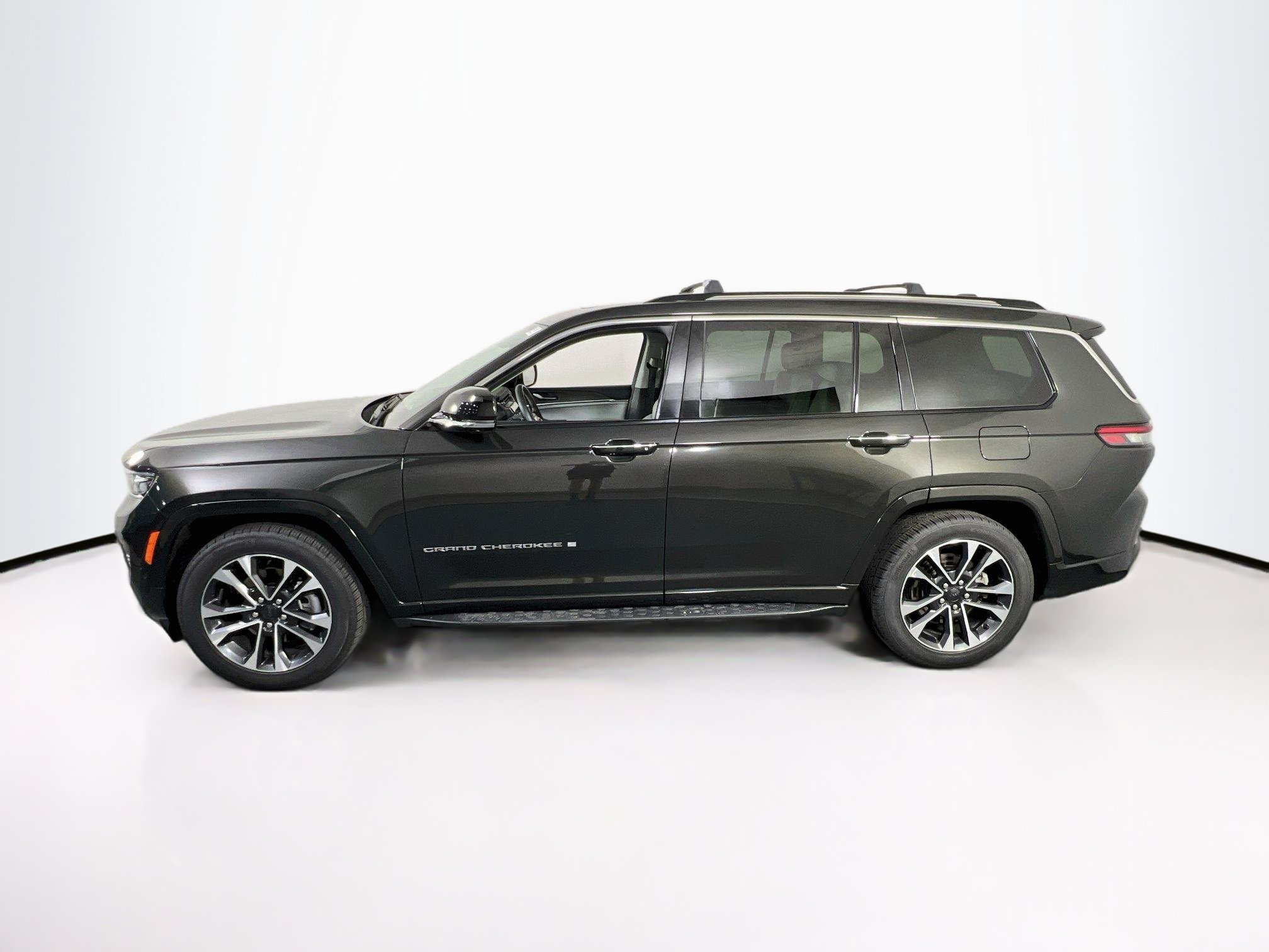 Used 2022 Jeep Grand Cherokee L Overland w/ Advanced Protech Group III AWD/4WD image 8