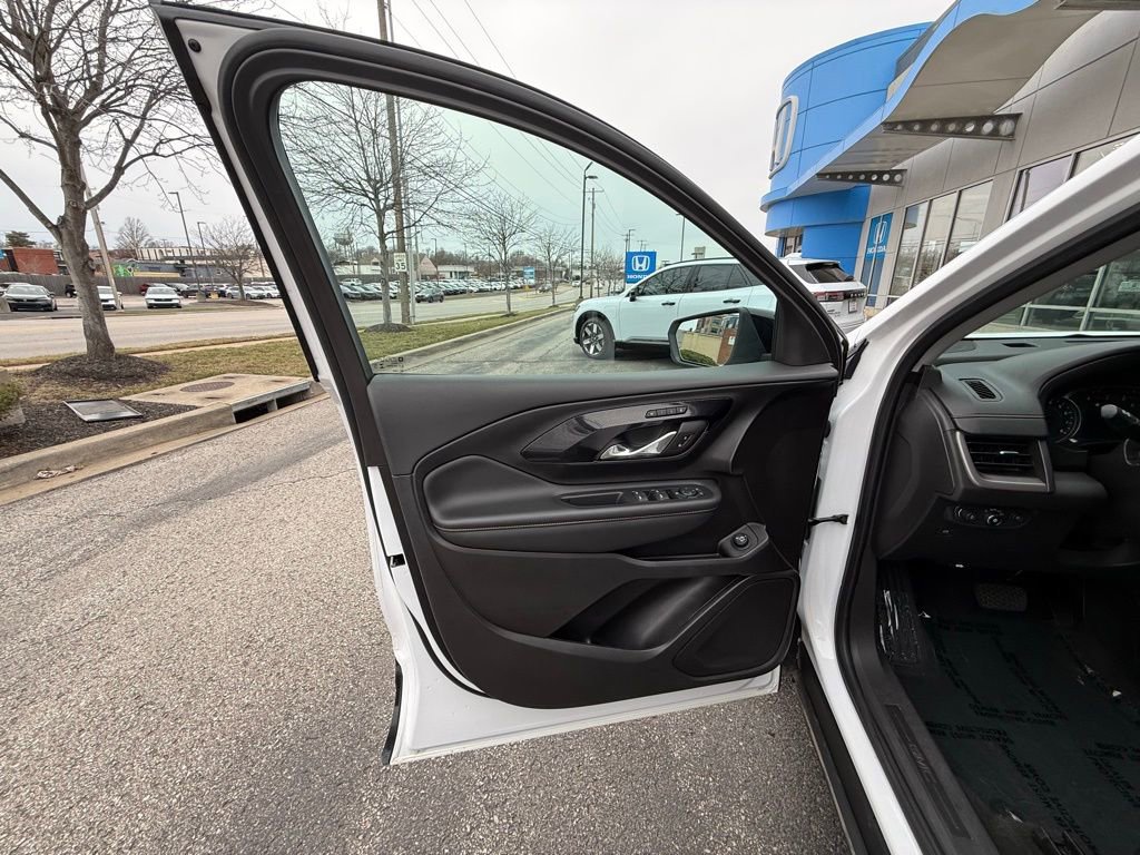 Used 2024 GMC Terrain AT4 AWD/4WD image 13