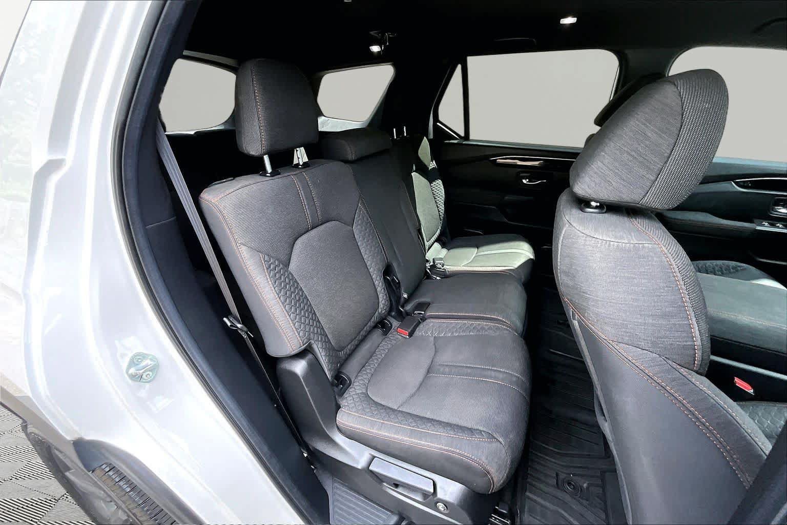 Used 2025 Honda Pilot Sport image 20